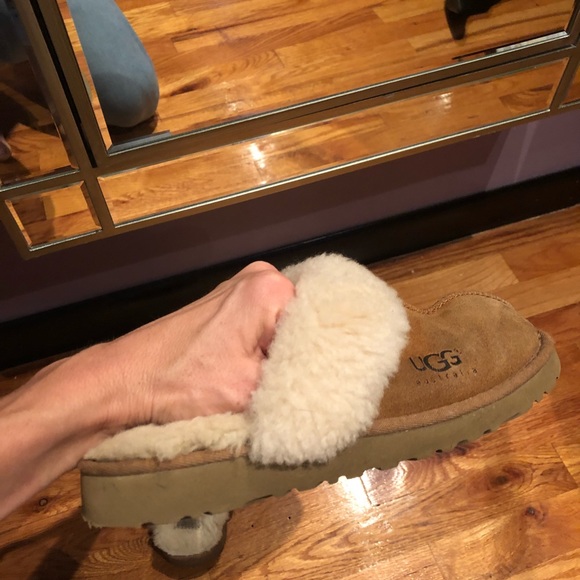 Slip on girls Uggs camel color - Picture 3 of 3